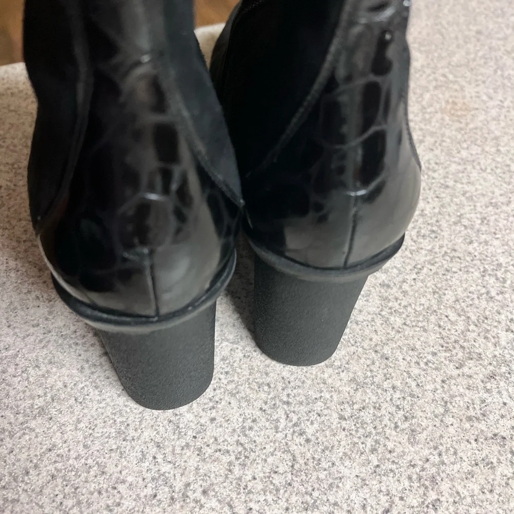 Donald J. Plainer Black Wedge Ankle Boots size 10